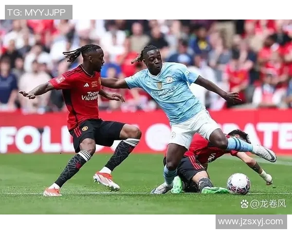 红狼与曼联激战正酣比分悬念迭起球迷期待精彩瞬间