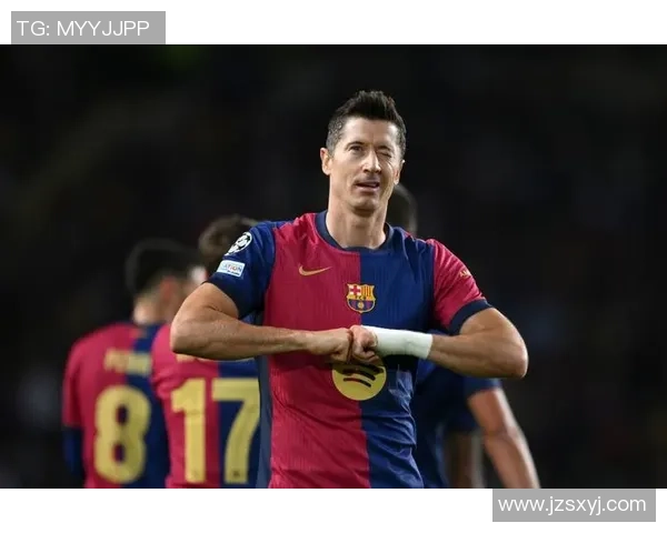 莱万在欧冠赛场火力全开10场打入12球射手榜领跑金靴稳了